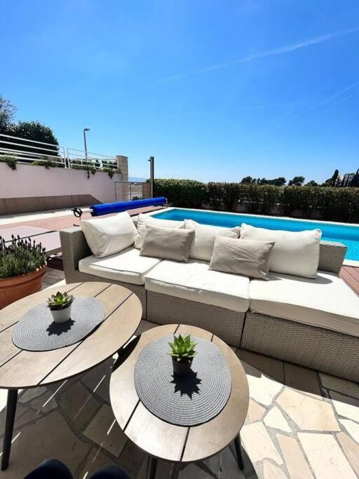 Blue Apartment With Shared Pool Split Exterior foto